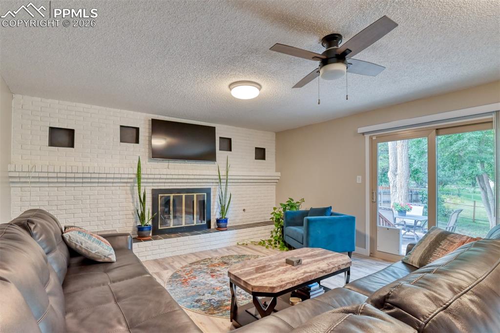 Image 16 of 49: Living Room