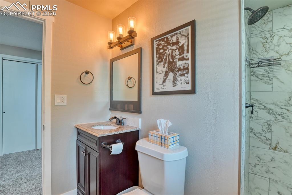 Image 36 of 49: Bathroom