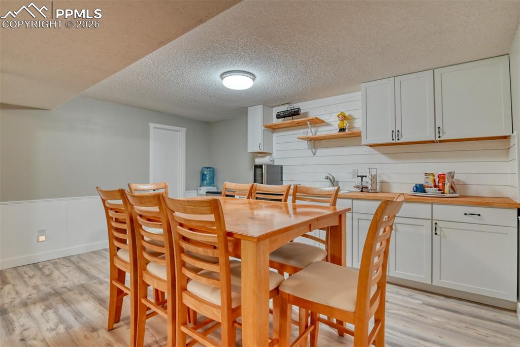 Image 41 of 49: Dining Area