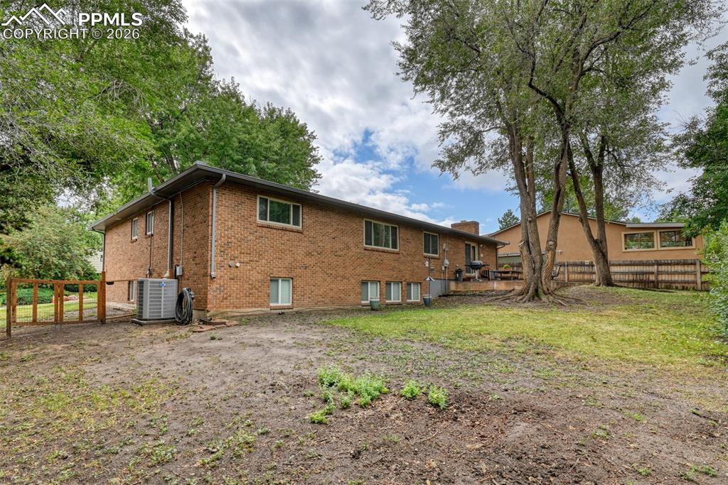 Image 48 of 49: Back of Structure