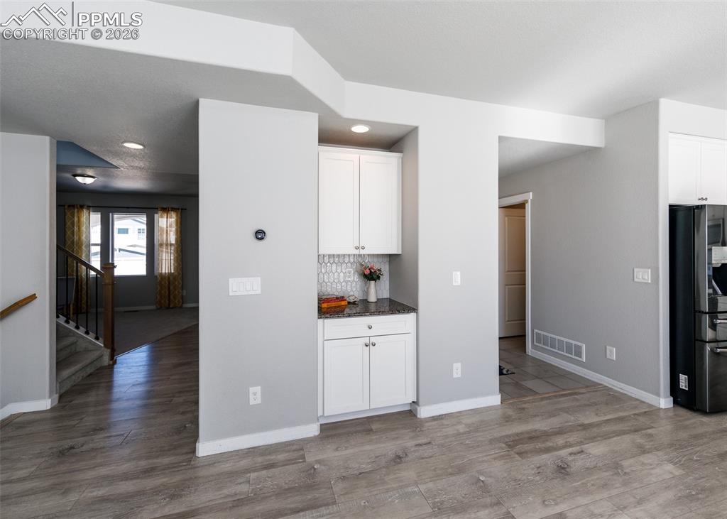 Image 11 of 50: Kitchen