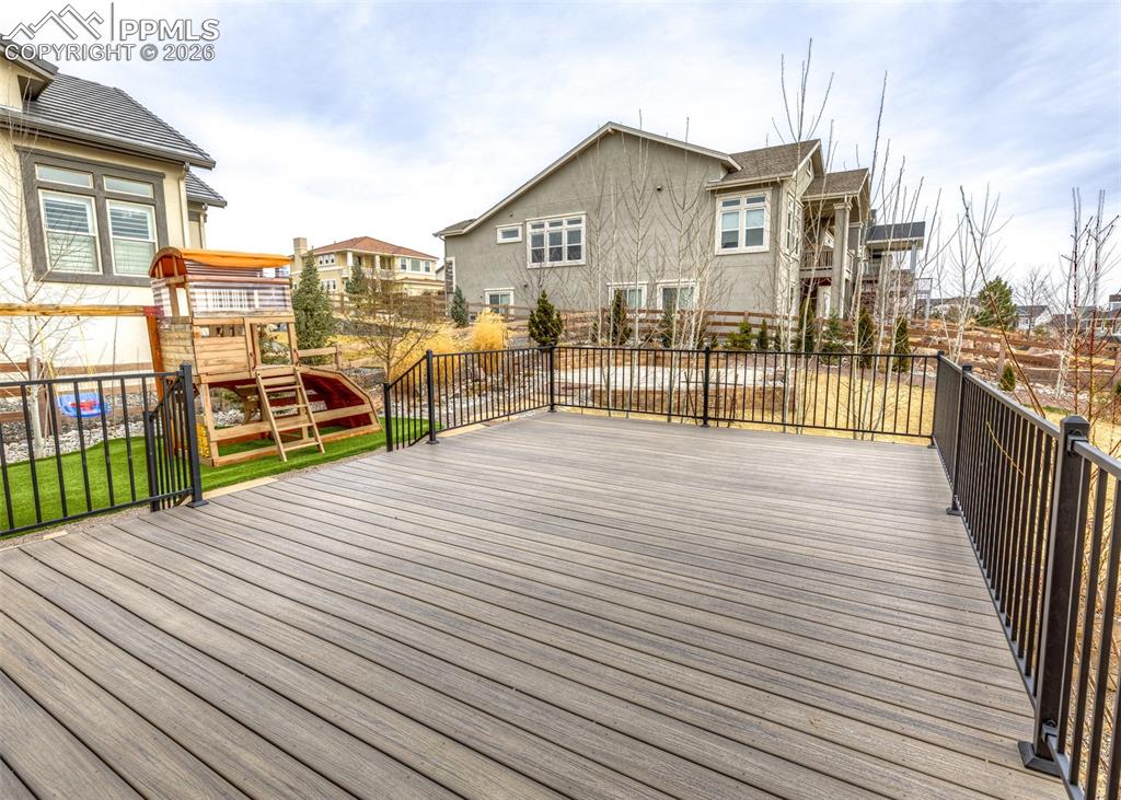 Image 38 of 50: Deck