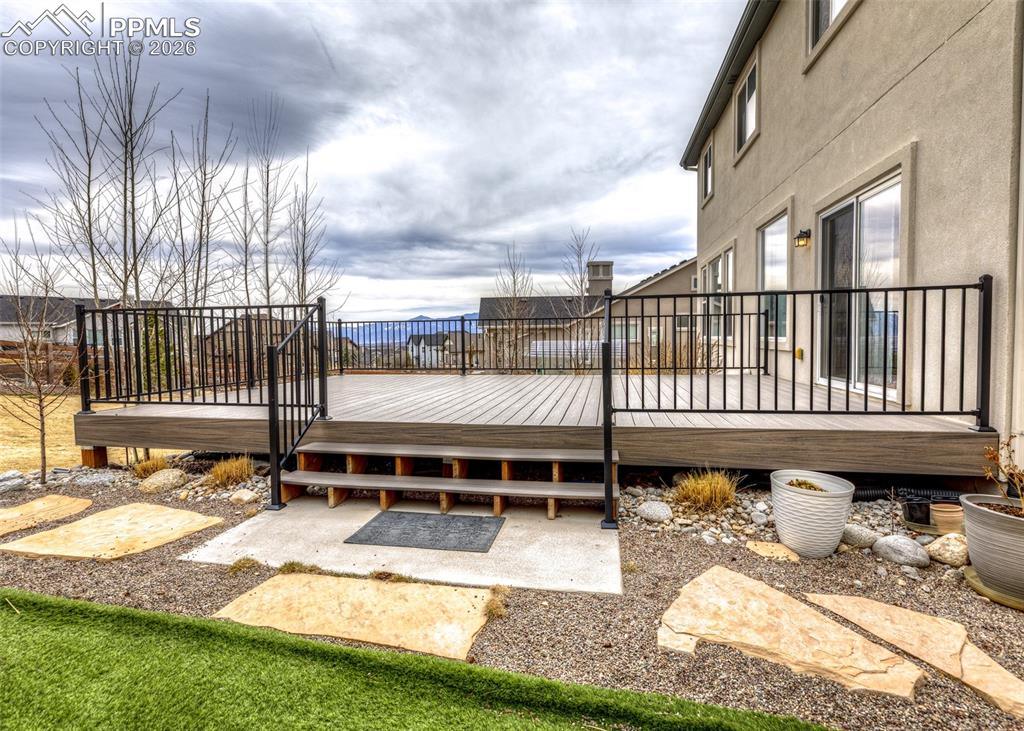 Image 44 of 50: Deck