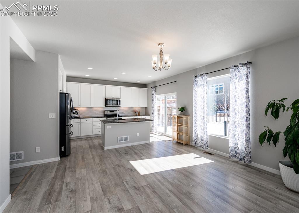 Image 8 of 50: Kitchen