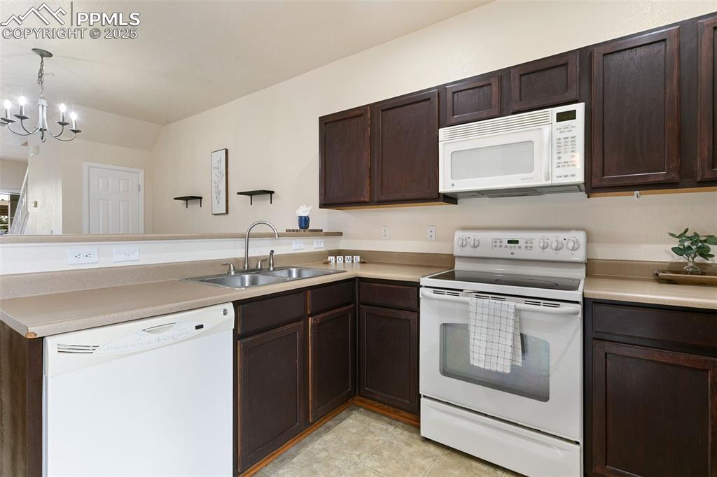 Image 12 of 26: Kitchen w/ breakfast counter