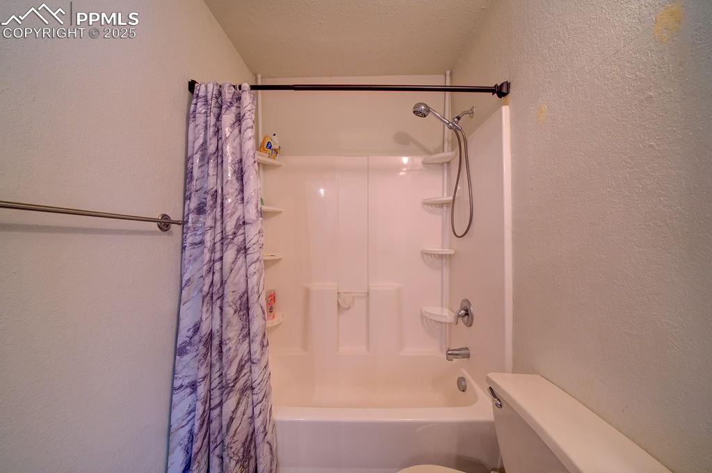 Image 11 of 35: Bathroom