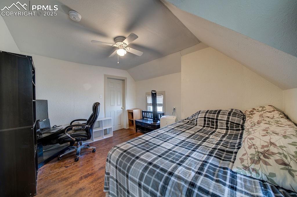 Image 30 of 35: Master Bedroom