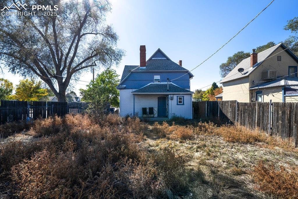 Image 32 of 35: Back of Structure