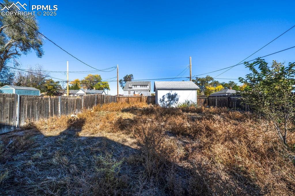 Image 35 of 35: Yard