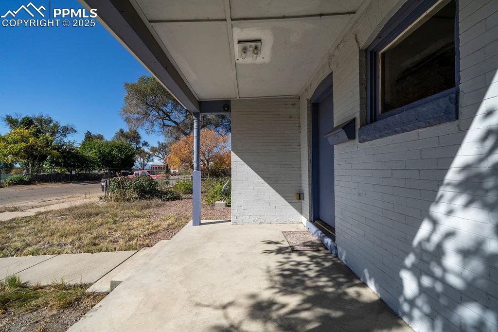 Image 4 of 35: Patio