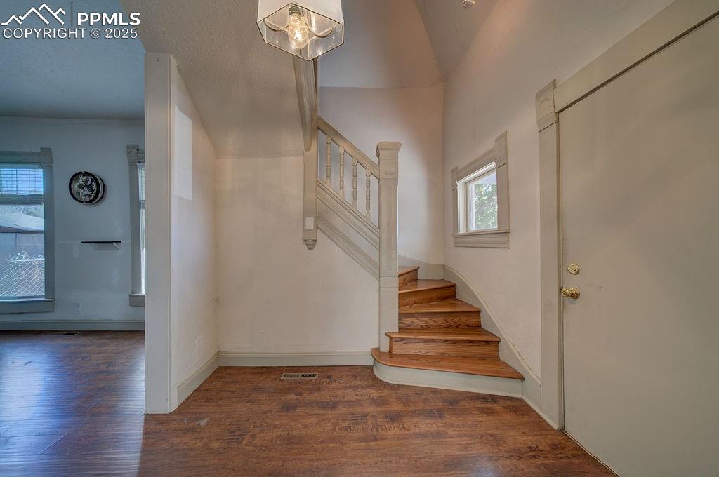 Image 5 of 35: Entry