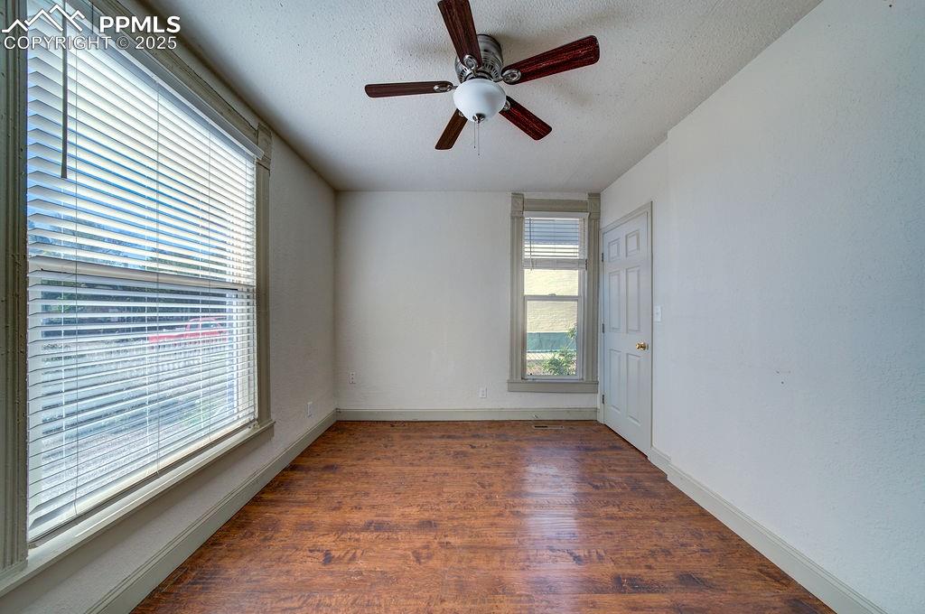 Image 6 of 35: Bedroom