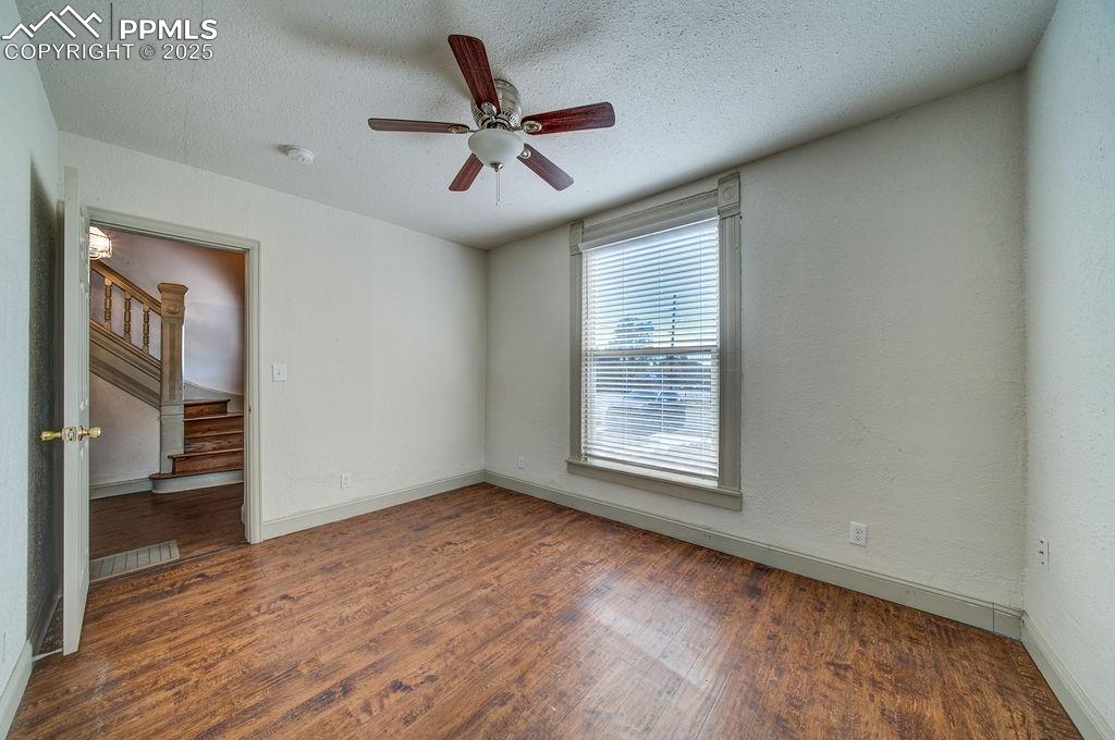 Image 8 of 35: Bedroom