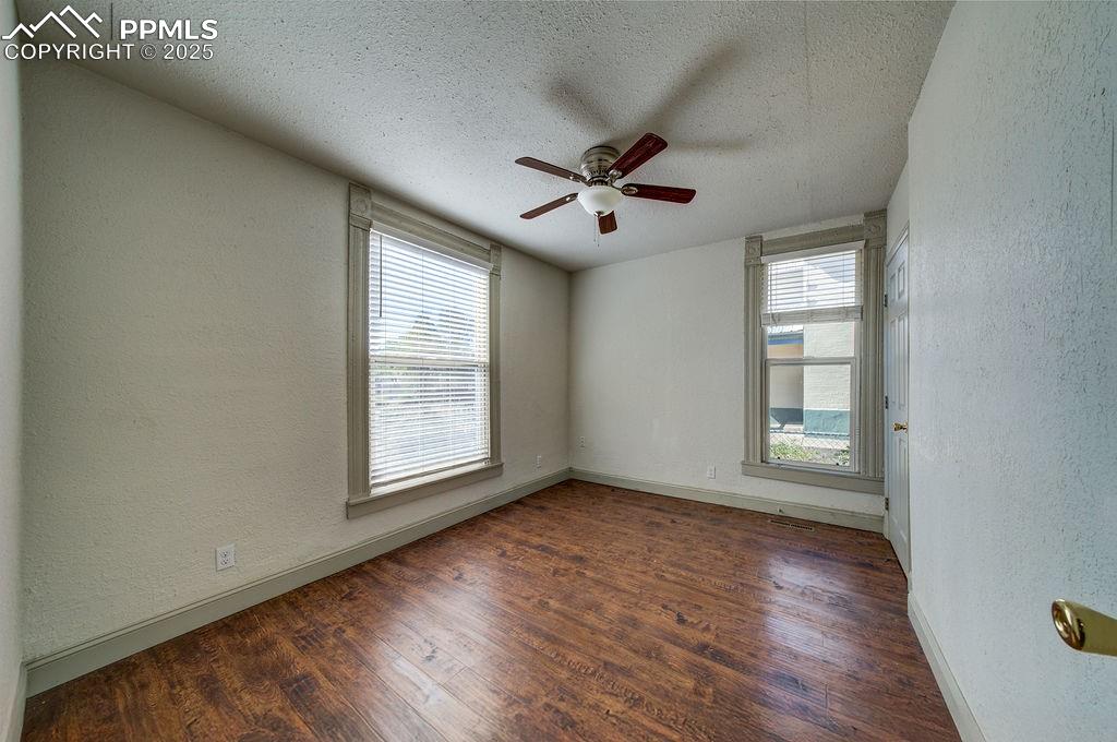 Image 9 of 35: Bedroom