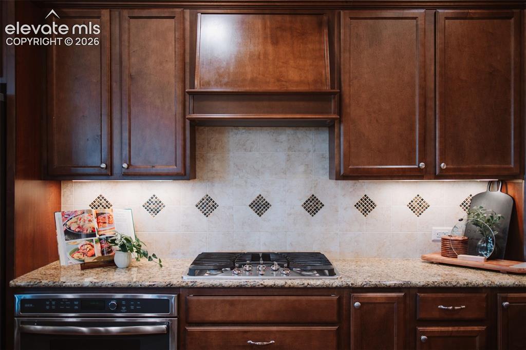 Image 10 of 50: Kitchen (cont)