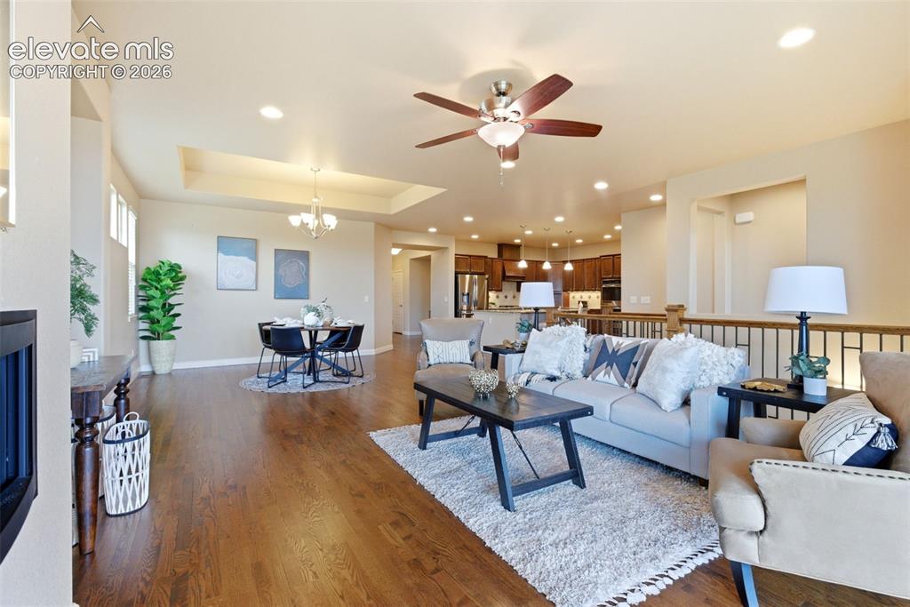 Image 16 of 50: Living Room (cont)