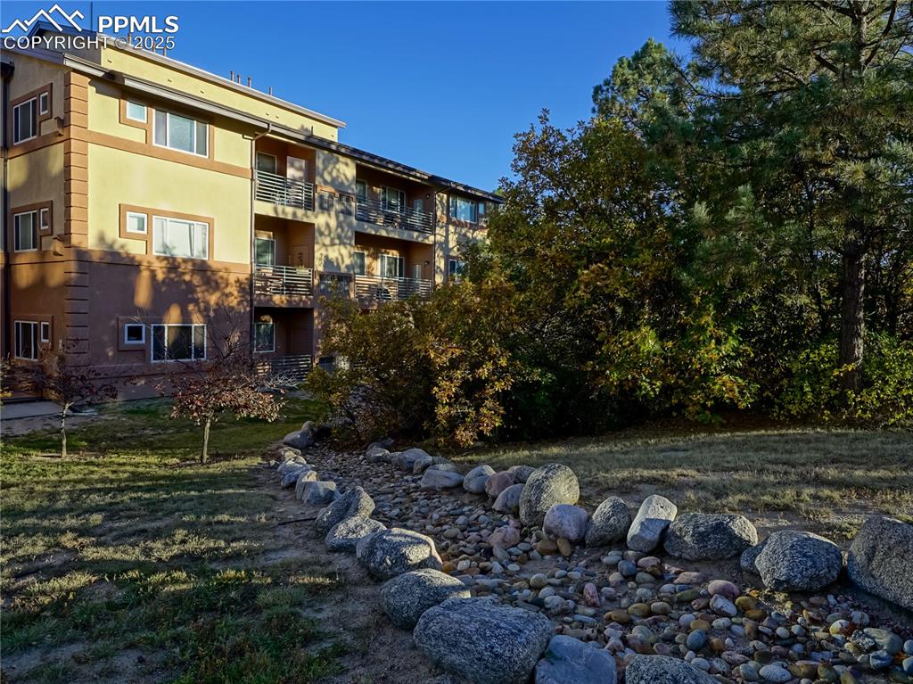 Image 27 of 37: View of apartment building / complex