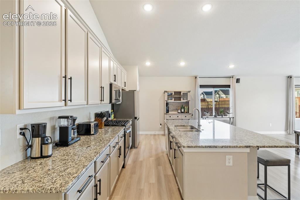 Image 17 of 49: Kitchen