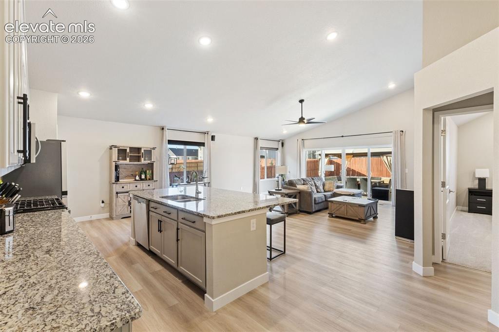 Image 19 of 49: Kitchen