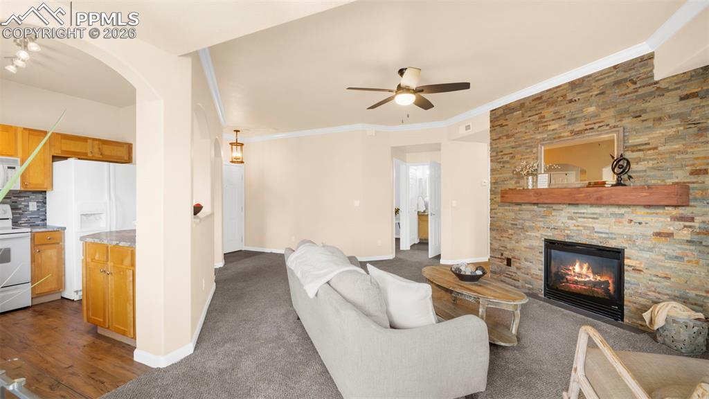 Image 14 of 33: Living Room