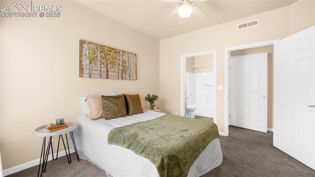 Image 17 of 33: Bedroom