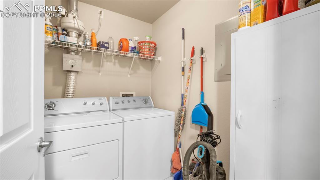 Image 19 of 33: Laundry