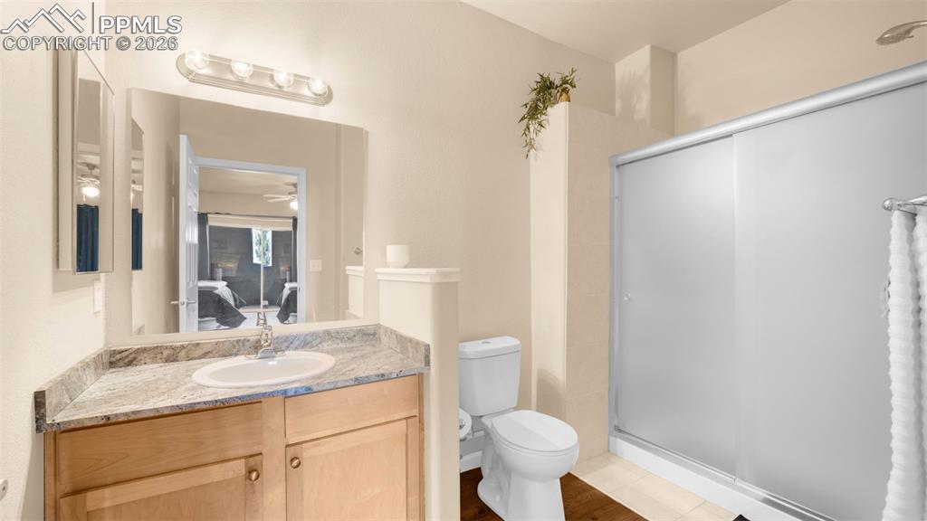 Image 22 of 33: Bathroom