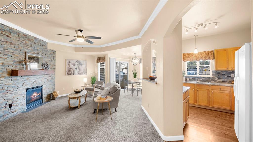 Image 5 of 6: Kitchen