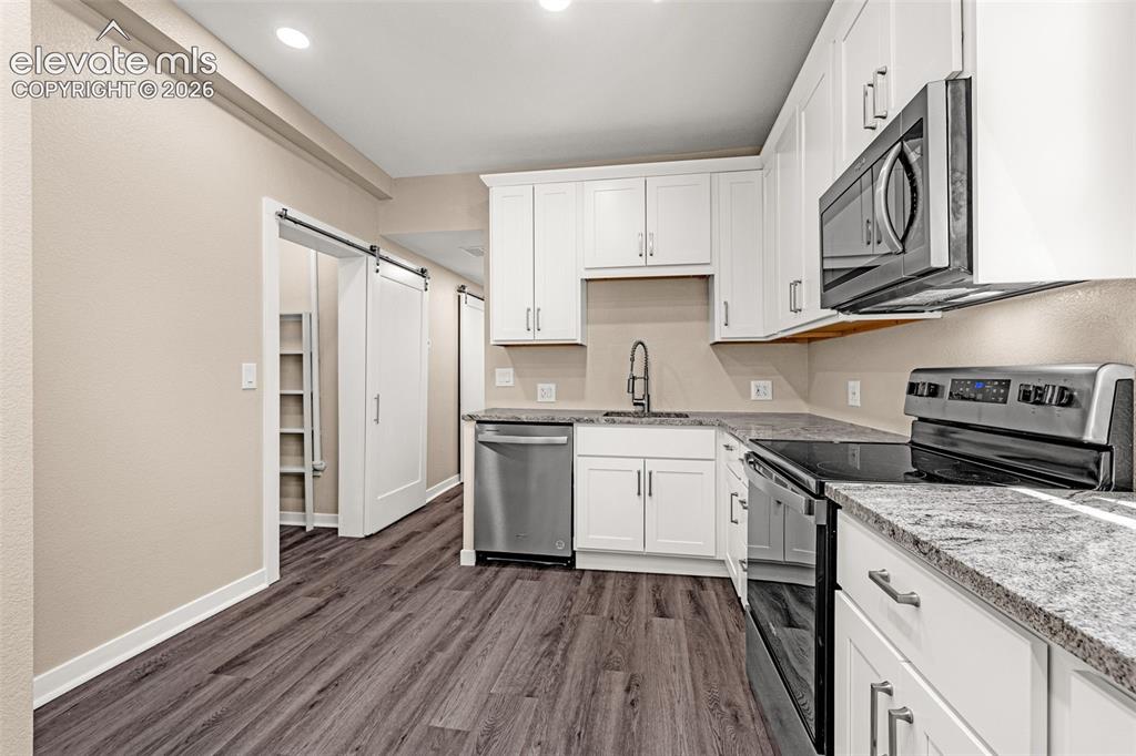 Image 11 of 34: Kitchen