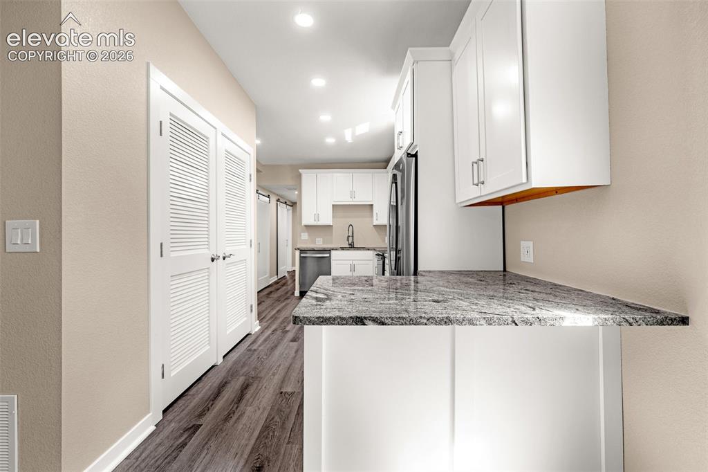 Image 7 of 34: Kitchen