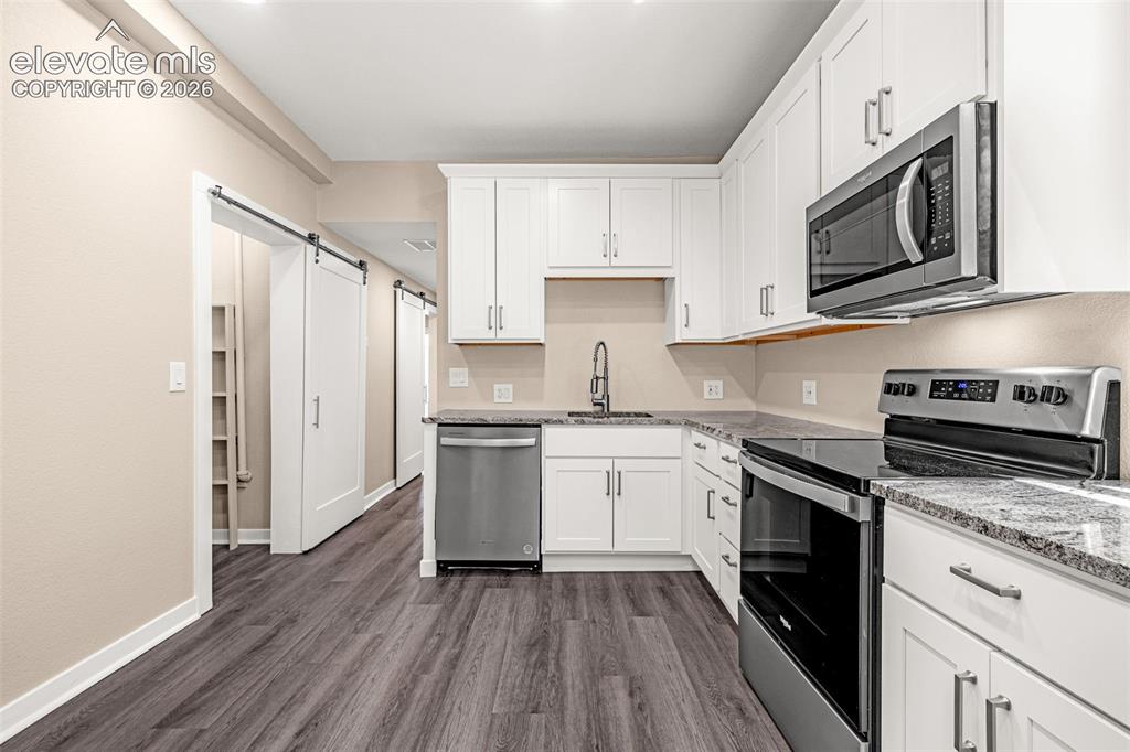Image 9 of 34: Kitchen