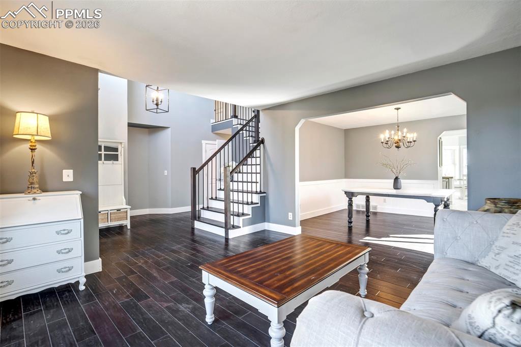 Image 28 of 50: Living Room