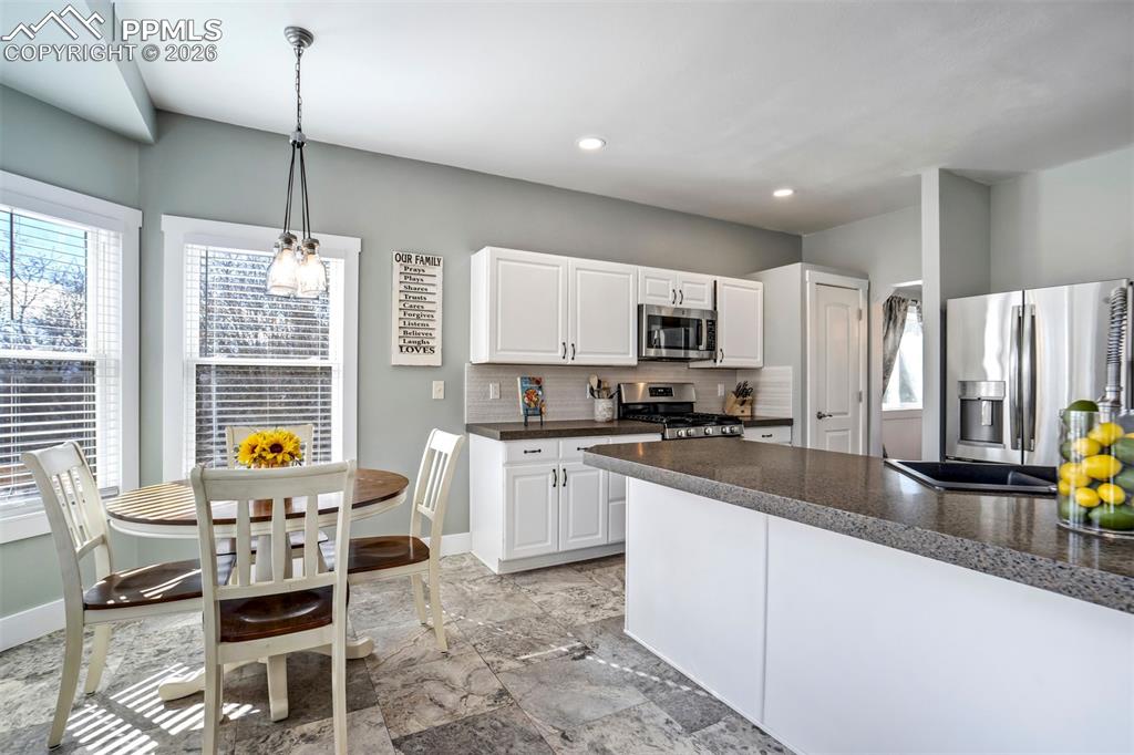 Image 31 of 50: Kitchen