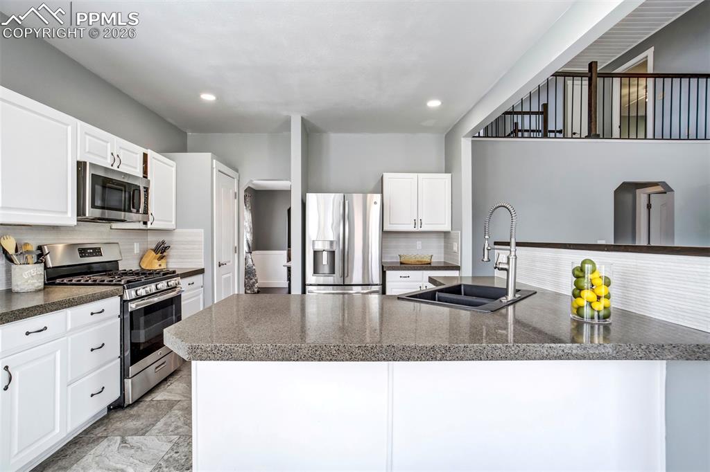 Image 32 of 50: Kitchen