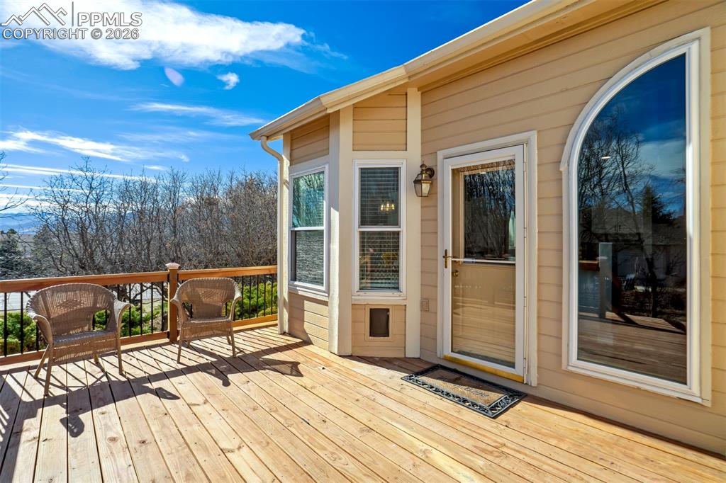 Image 43 of 50: Deck