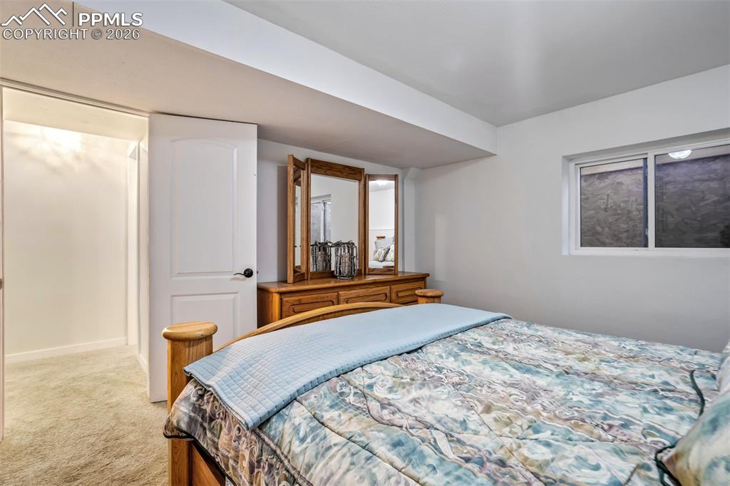 Image 5 of 50: Bedroom