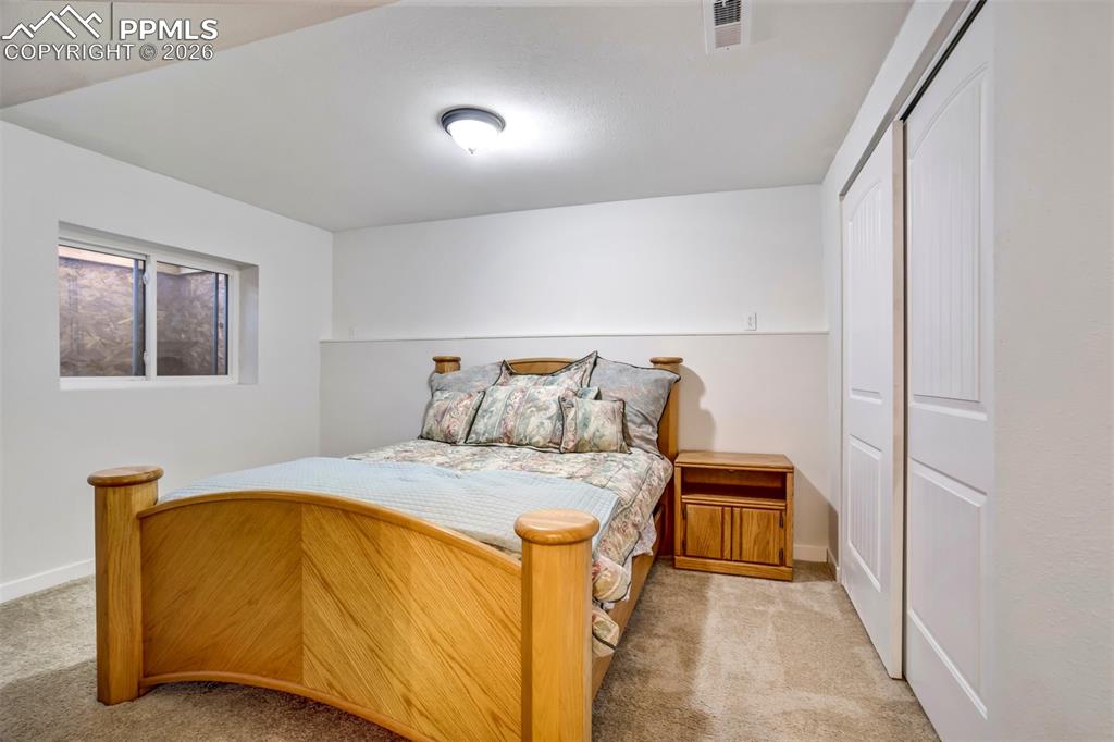 Image 6 of 50: Bedroom