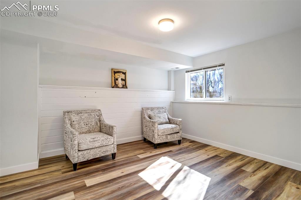 Image 7 of 50: Sitting Room