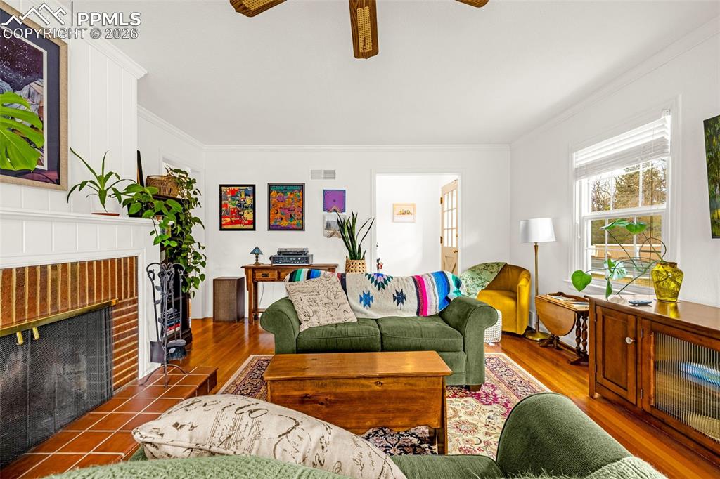 Image 10 of 37: Living Room