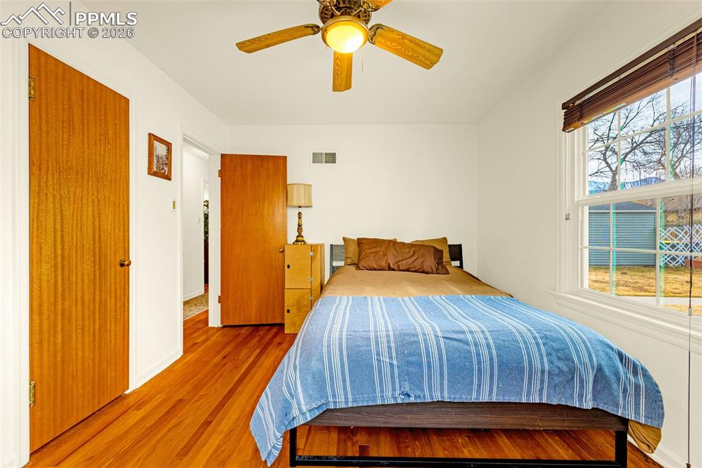 Image 16 of 37: Bedroom