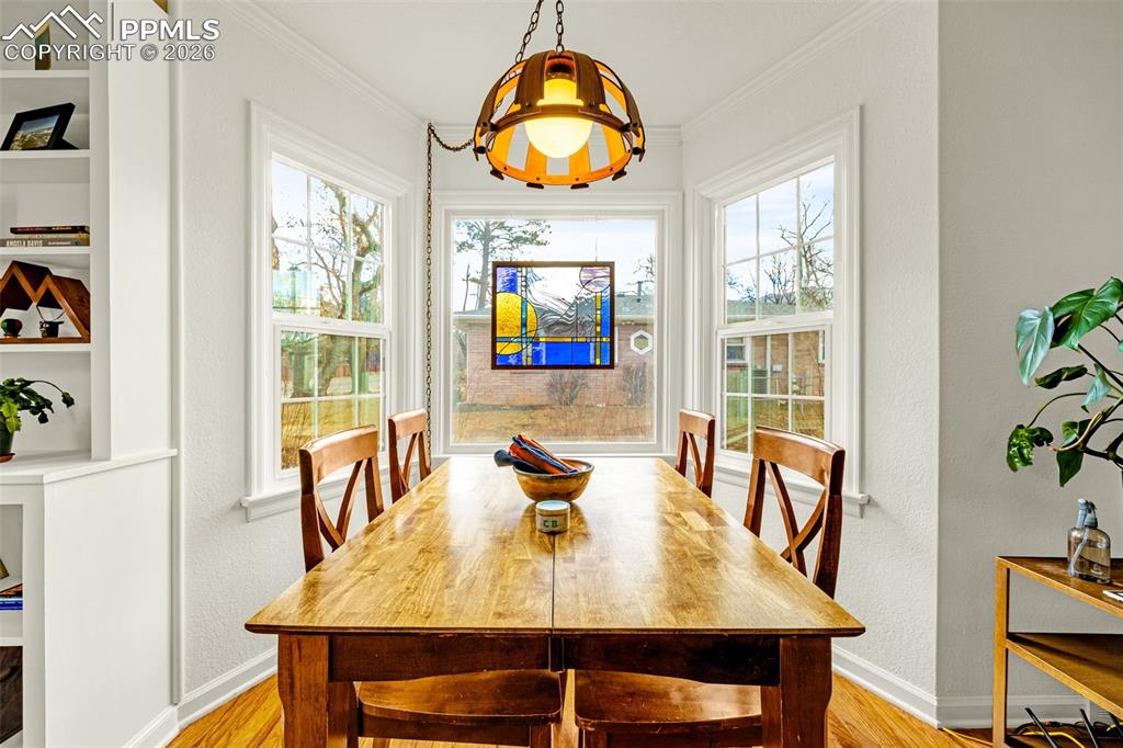 Image 4 of 37: Dining Area