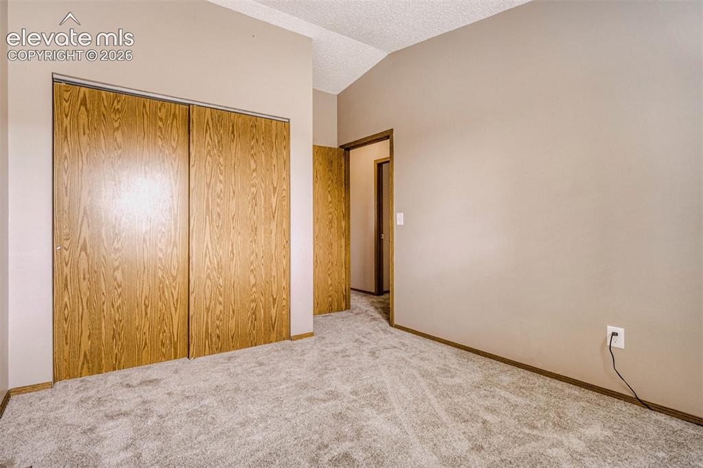 Image 20 of 32: Bedroom
