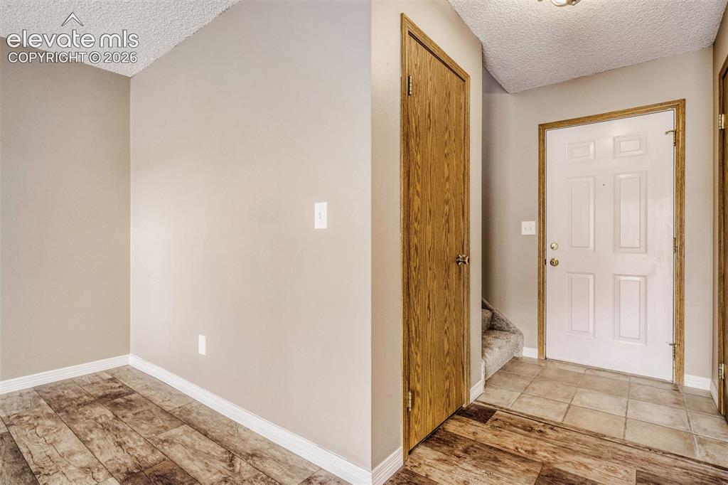 Image 6 of 32: Entry
