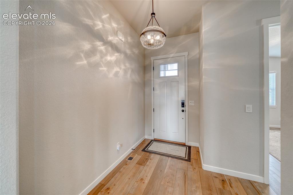 Image 9 of 50: Entry