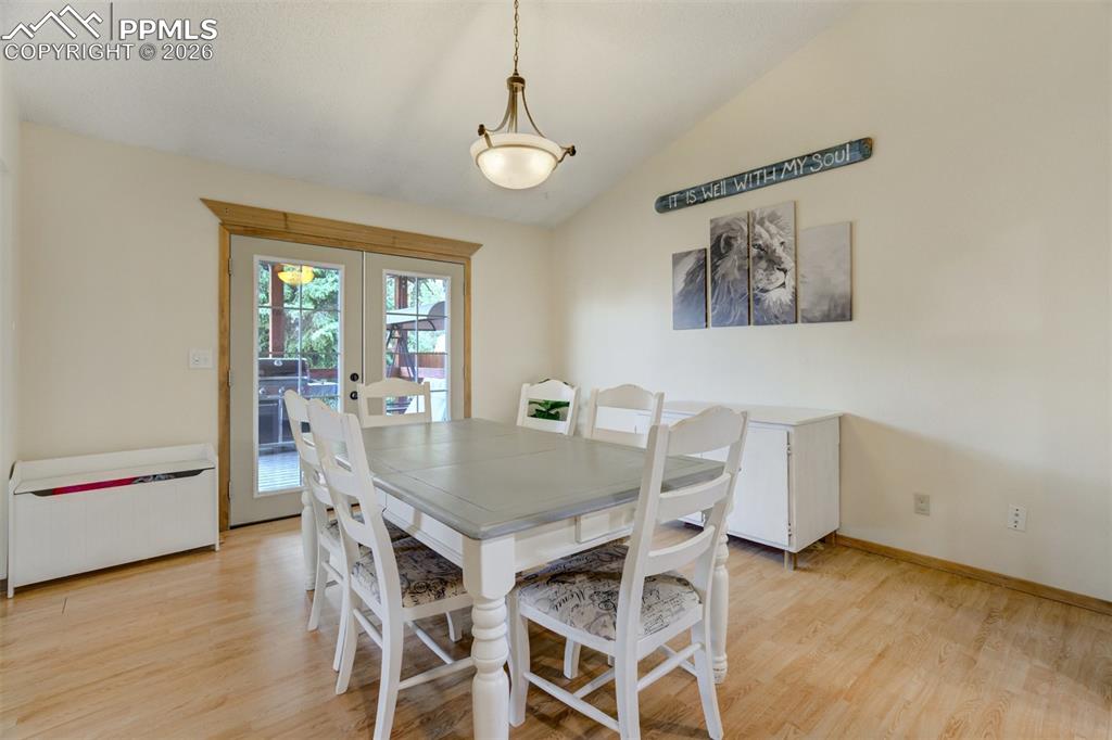 Image 13 of 34: Dining Area