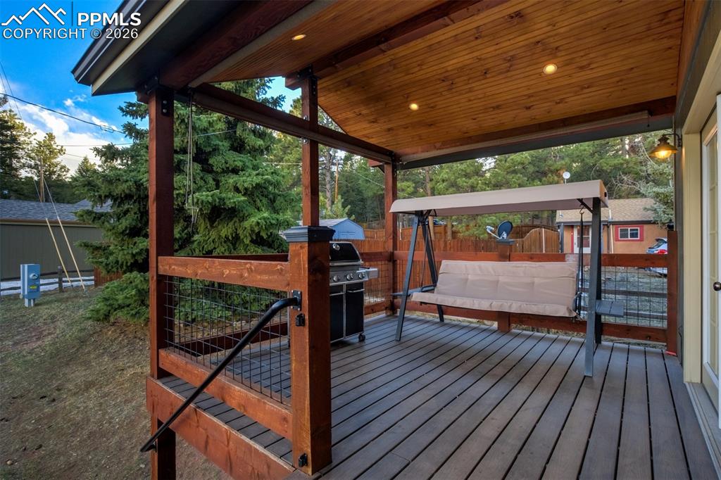 Image 16 of 34: Deck