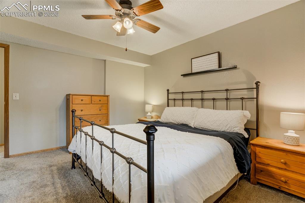 Image 21 of 34: Bedroom