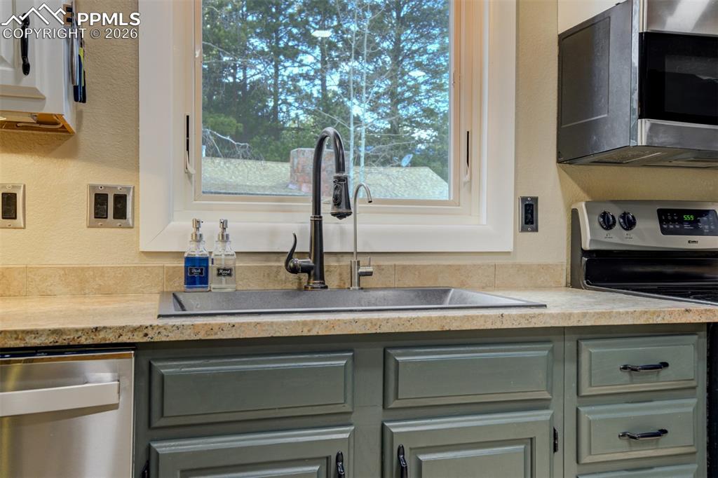 Image 9 of 34: Kitchen