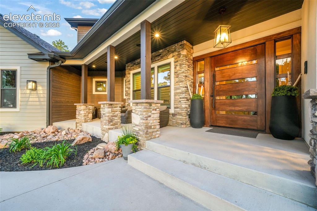 Image 4 of 50: Front of the home