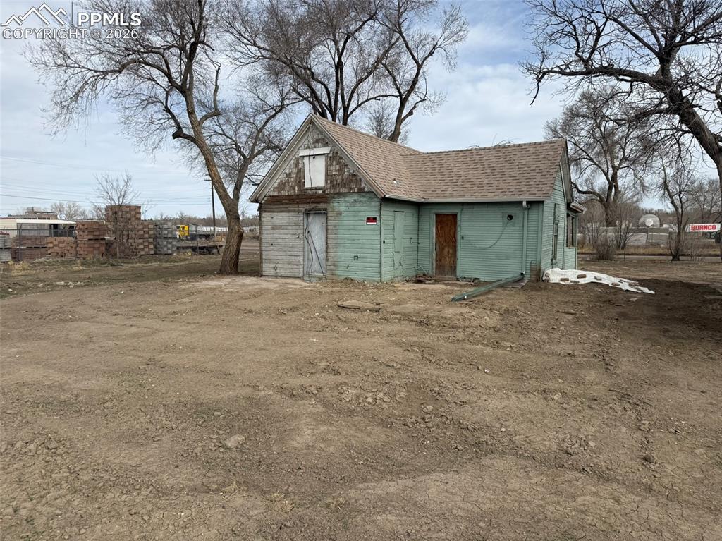 Image 3 of 5: Garage